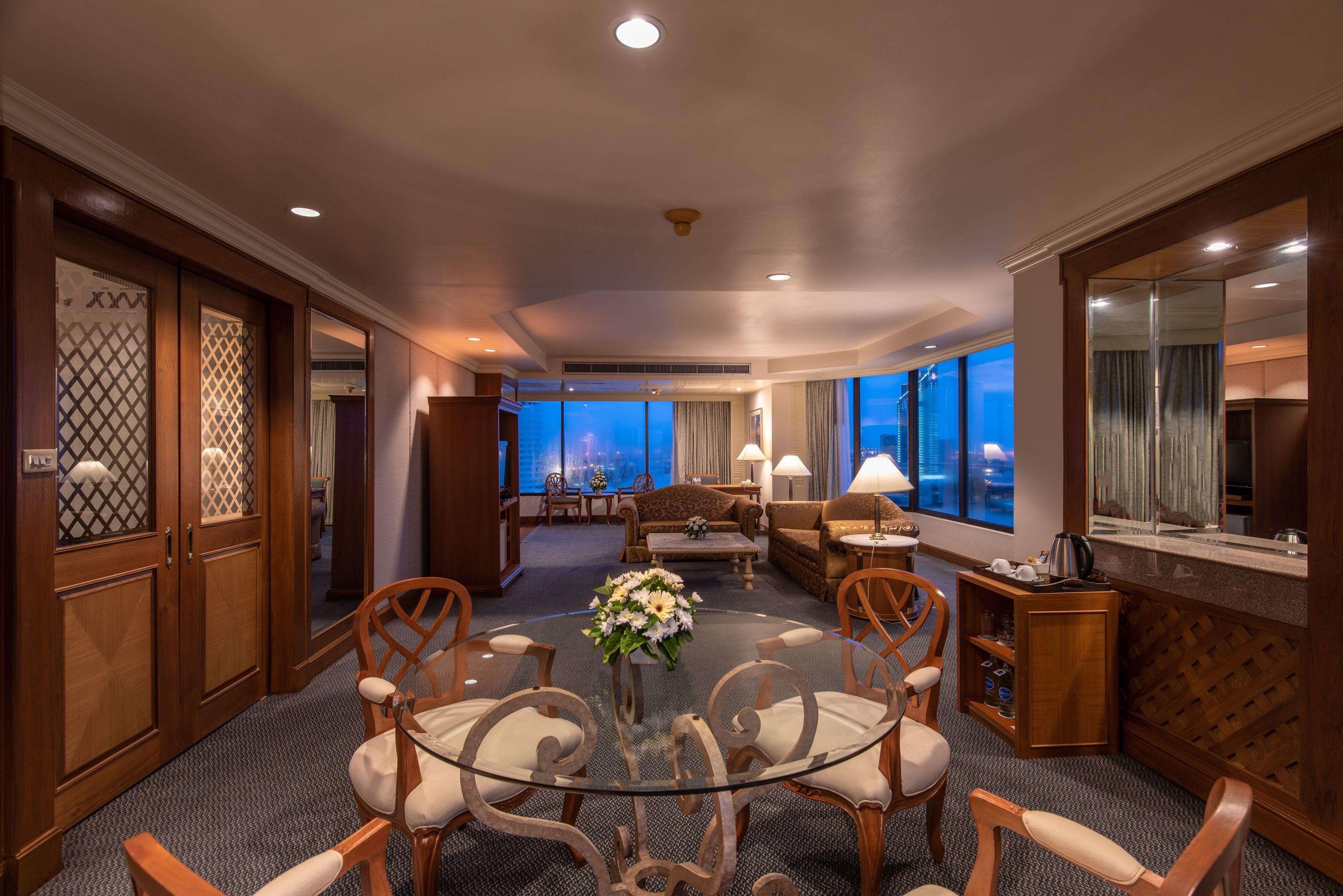 One-Bedroom Deluxe King Suite with River View